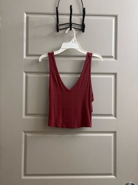 Bozzolo Ribbed V-Neck Crop Tank - Burgundy
